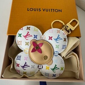 New Louis Vuitton White x Murakami charm and Gold Monogram Keychain